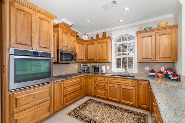 18 Amable Lane, Hot Springs Village, AR 71909