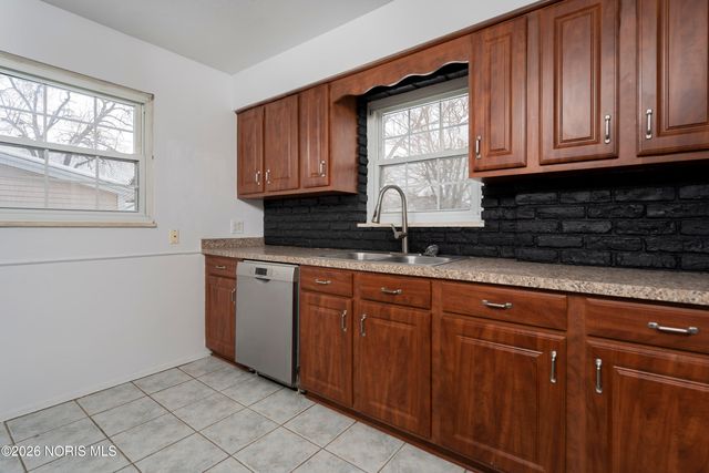 1649 Crestwood Road, Toledo, OH 43612