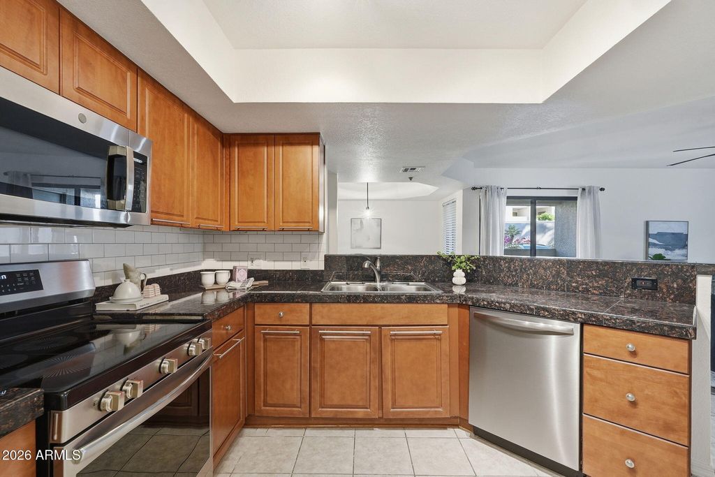 5104 N 32ND Street 109, Phoenix, AZ 85018 — photo 2