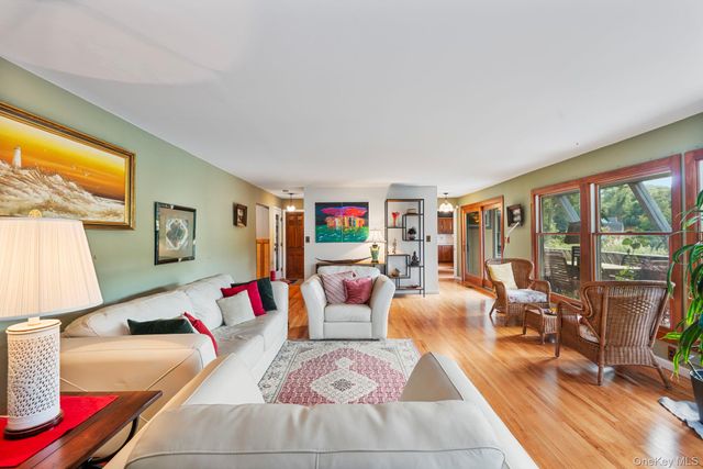 4 Hill Dale Avenue, Miller Place, NY 11764