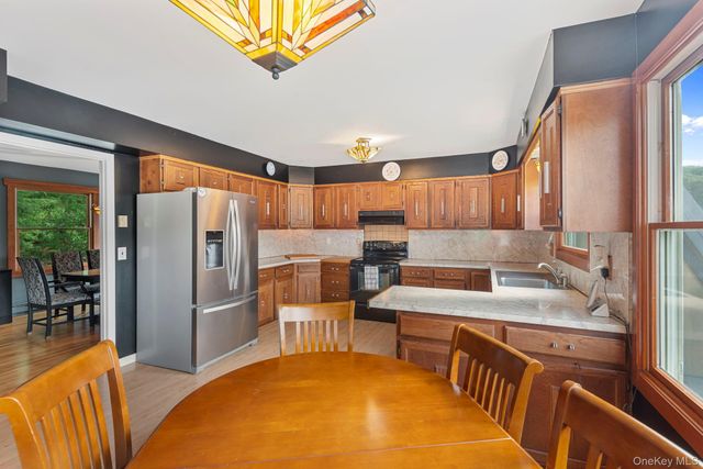 4 Hill Dale Avenue, Miller Place, NY 11764