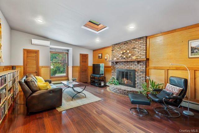 4 Hill Dale Avenue, Miller Place, NY 11764
