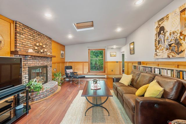4 Hill Dale Avenue, Miller Place, NY 11764