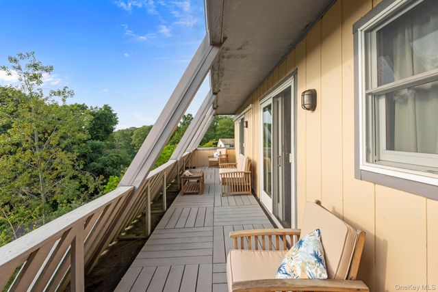 4 Hill Dale Avenue, Miller Place, NY 11764