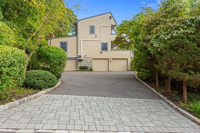 4 Hill Dale Avenue, Miller Place, NY 11764
