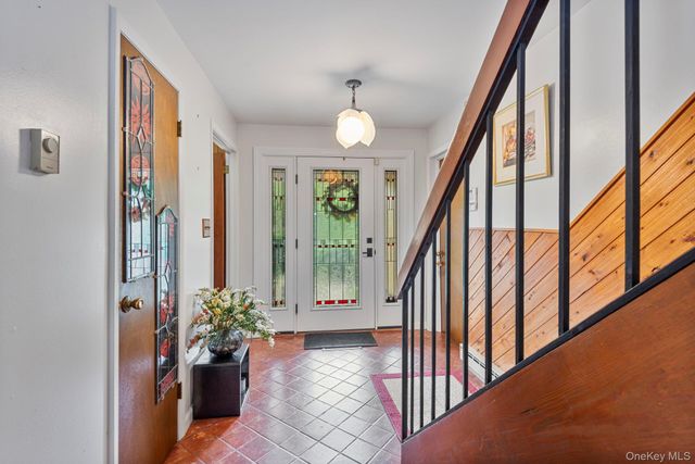 4 Hill Dale Avenue, Miller Place, NY 11764