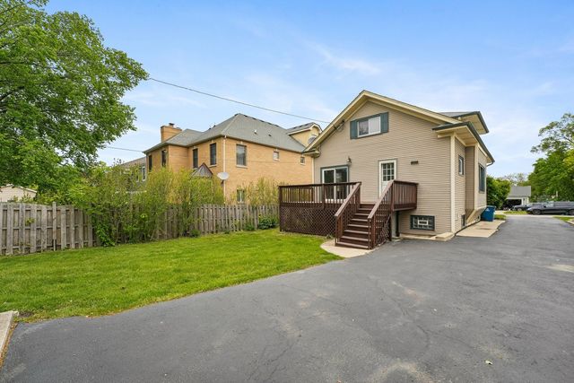 272 N Willow Road, Elmhurst, IL 60126