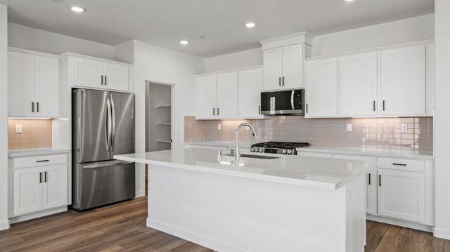 1416 Whitewater Way, Lincoln, CA 95648