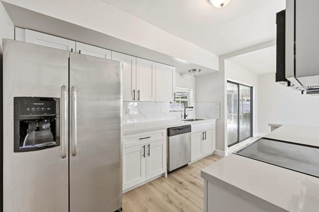 8-10 NE 9th Avenue, Deerfield Beach, FL 33441