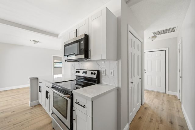 8-10 NE 9th Avenue, Deerfield Beach, FL 33441