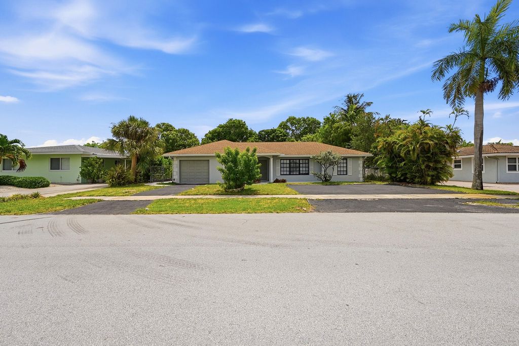 8-10 NE 9th Avenue, Deerfield Beach, FL 33441