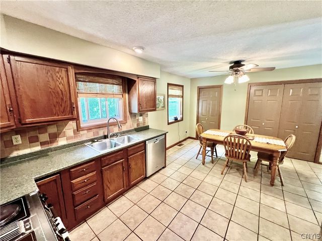 18 Pond Path, Oswego, NY 13126
