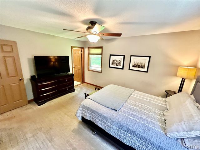 18 Pond Path, Oswego, NY 13126