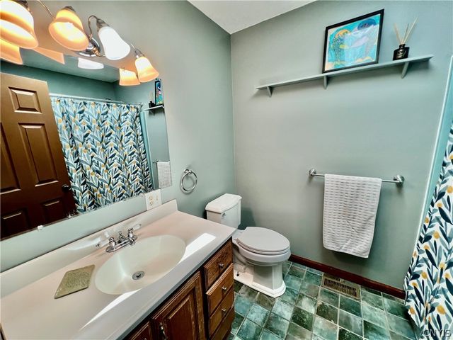 18 Pond Path, Oswego, NY 13126