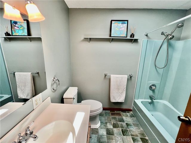 18 Pond Path, Oswego, NY 13126