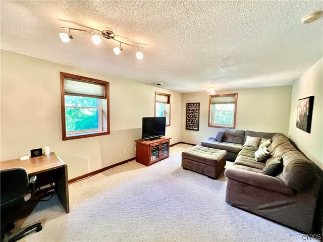 18 Pond Path, Oswego, NY 13126