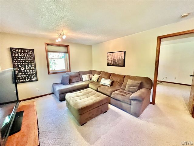 18 Pond Path, Oswego, NY 13126