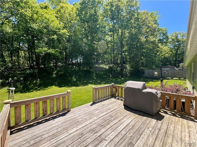 18 Pond Path, Oswego, NY 13126