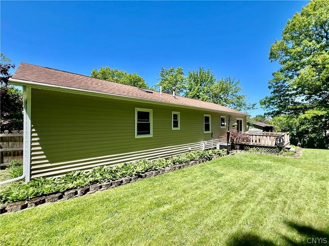18 Pond Path, Oswego, NY 13126