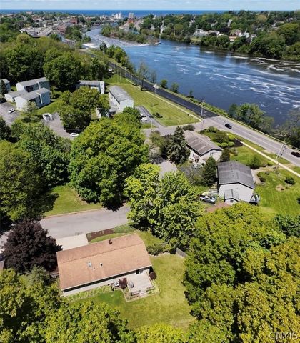 18 Pond Path, Oswego, NY 13126