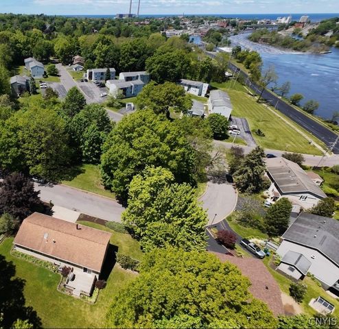 18 Pond Path, Oswego, NY 13126
