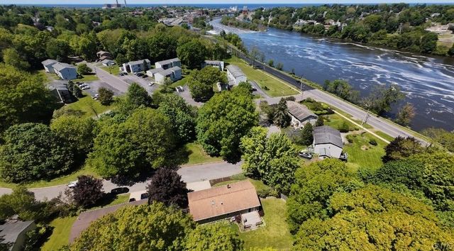 18 Pond Path, Oswego, NY 13126