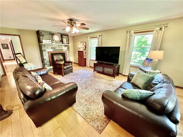 18 Pond Path, Oswego, NY 13126