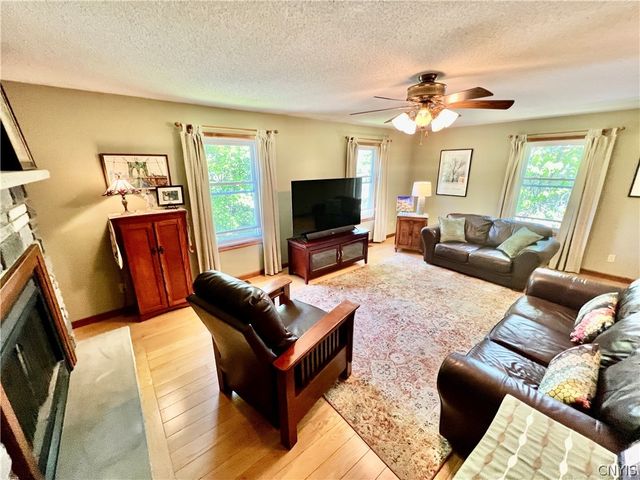 18 Pond Path, Oswego, NY 13126