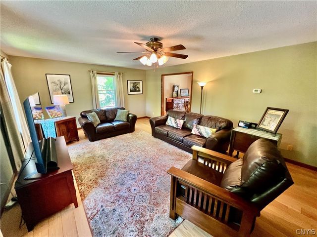 18 Pond Path, Oswego, NY 13126