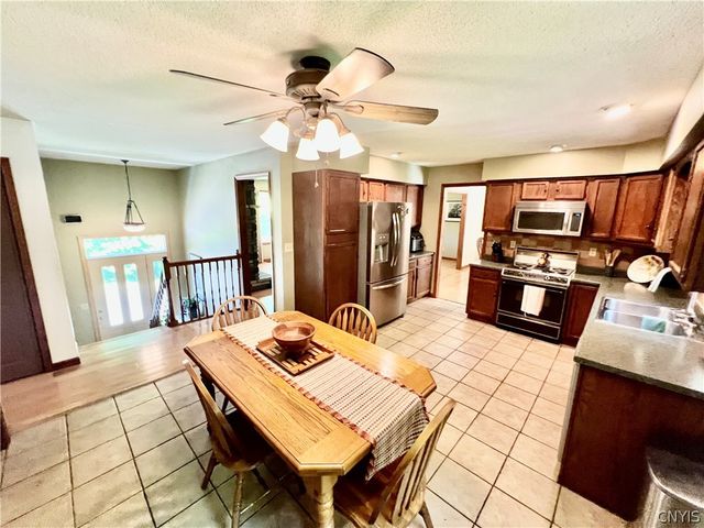 18 Pond Path, Oswego, NY 13126