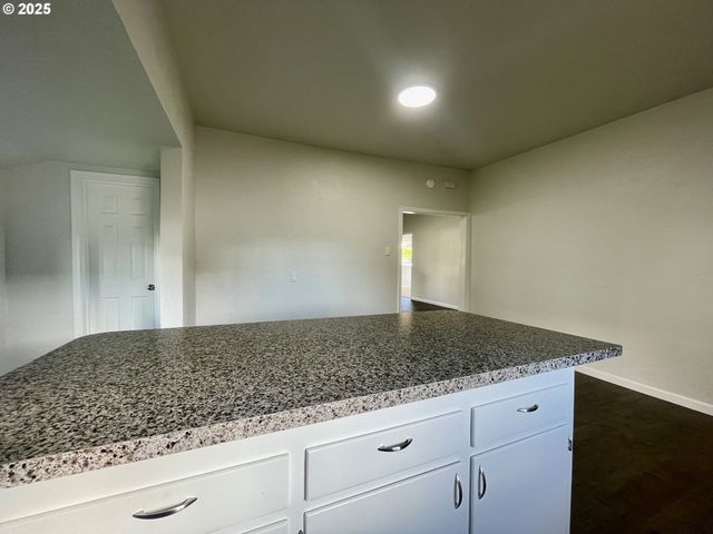 1039 CHESTNUT Ave, Cottage Grove, OR 97424