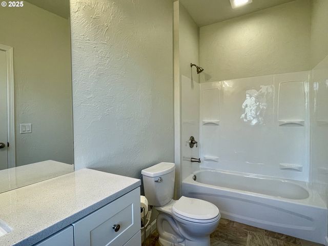 1039 CHESTNUT Ave, Cottage Grove, OR 97424