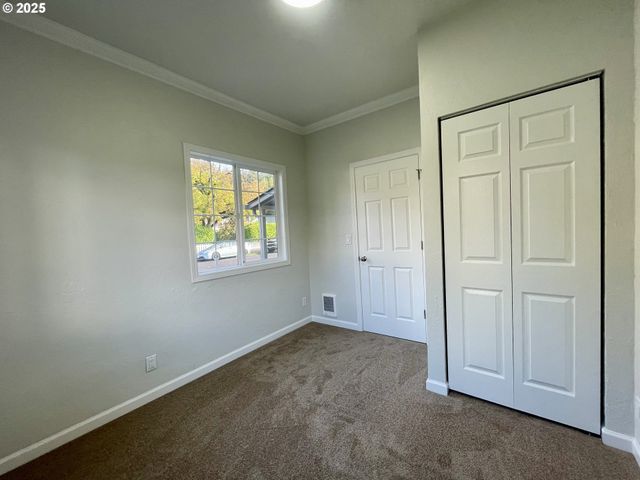 1039 CHESTNUT Ave, Cottage Grove, OR 97424