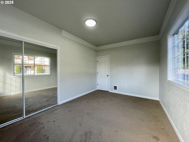 1039 CHESTNUT Ave, Cottage Grove, OR 97424