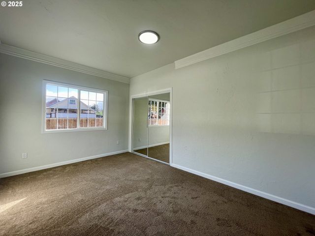 1039 CHESTNUT Ave, Cottage Grove, OR 97424