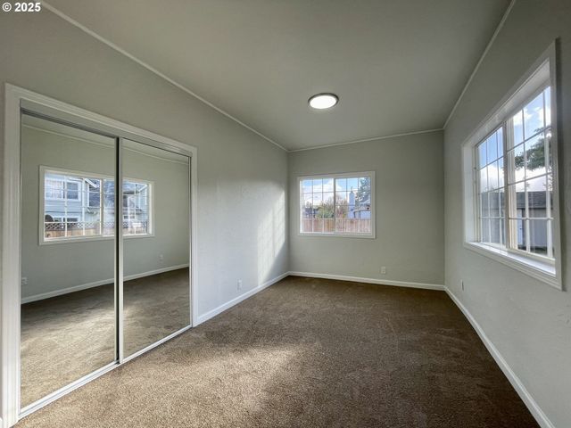 1039 CHESTNUT Ave, Cottage Grove, OR 97424