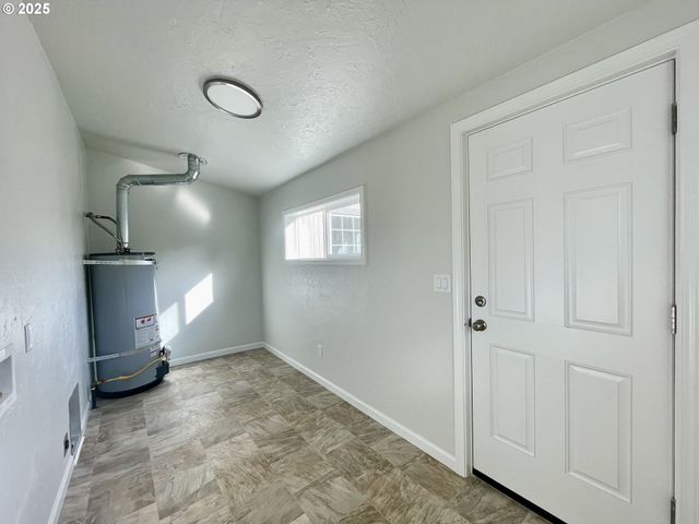 1039 CHESTNUT Ave, Cottage Grove, OR 97424