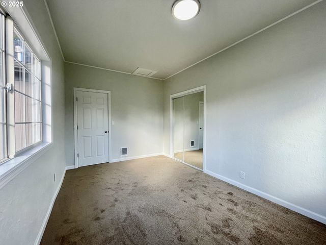 1039 CHESTNUT Ave, Cottage Grove, OR 97424