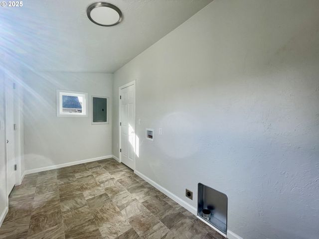 1039 CHESTNUT Ave, Cottage Grove, OR 97424