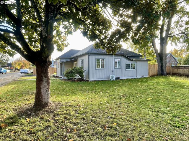 1039 CHESTNUT Ave, Cottage Grove, OR 97424