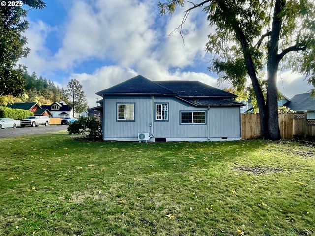 1039 CHESTNUT Ave, Cottage Grove, OR 97424