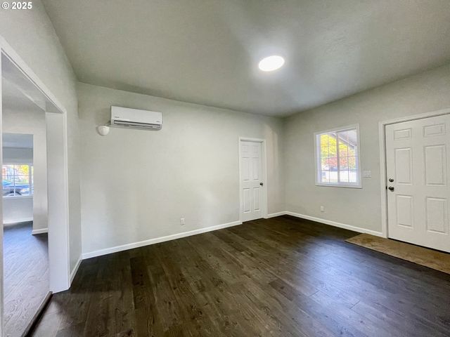 1039 CHESTNUT Ave, Cottage Grove, OR 97424