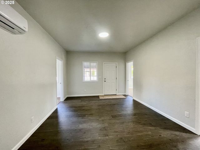 1039 CHESTNUT Ave, Cottage Grove, OR 97424