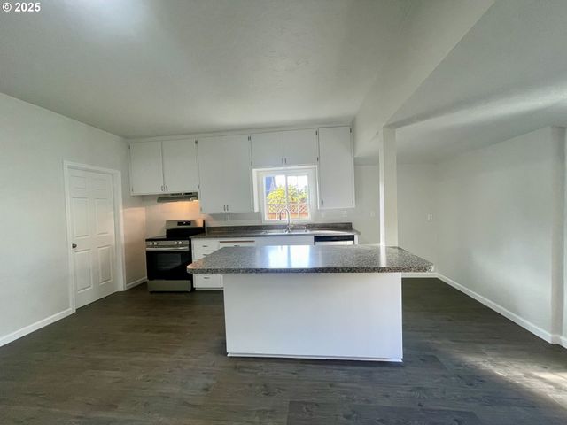 1039 CHESTNUT Ave, Cottage Grove, OR 97424