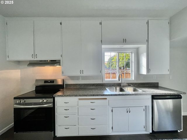 1039 CHESTNUT Ave, Cottage Grove, OR 97424