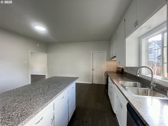 1039 CHESTNUT Ave, Cottage Grove, OR 97424