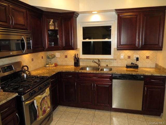 166-12 Union Turnpike, Fresh Meadows, NY 11366