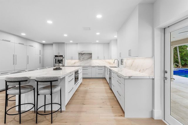 2570 Avenue Au Soleil, Gulfstream, FL 33483