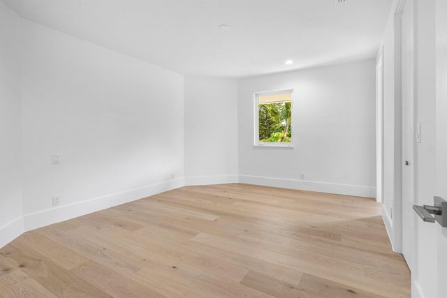 2570 Avenue Au Soleil, Gulfstream, FL 33483