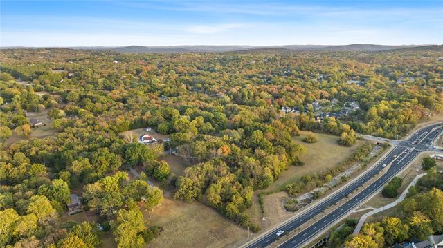 3105 N Old Wire Road, Fayetteville, AR 72703